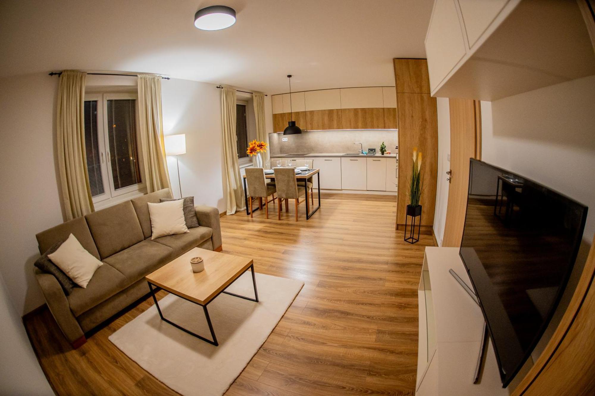 Old Town City Center Apartment 1 - Private Parking Included Kosice Bagian luar foto