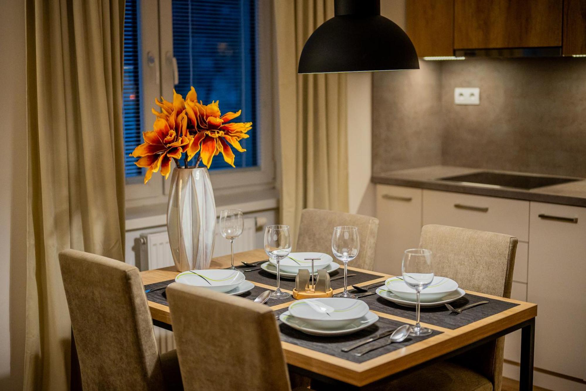 Old Town City Center Apartment 1 - Private Parking Included Kosice Bagian luar foto