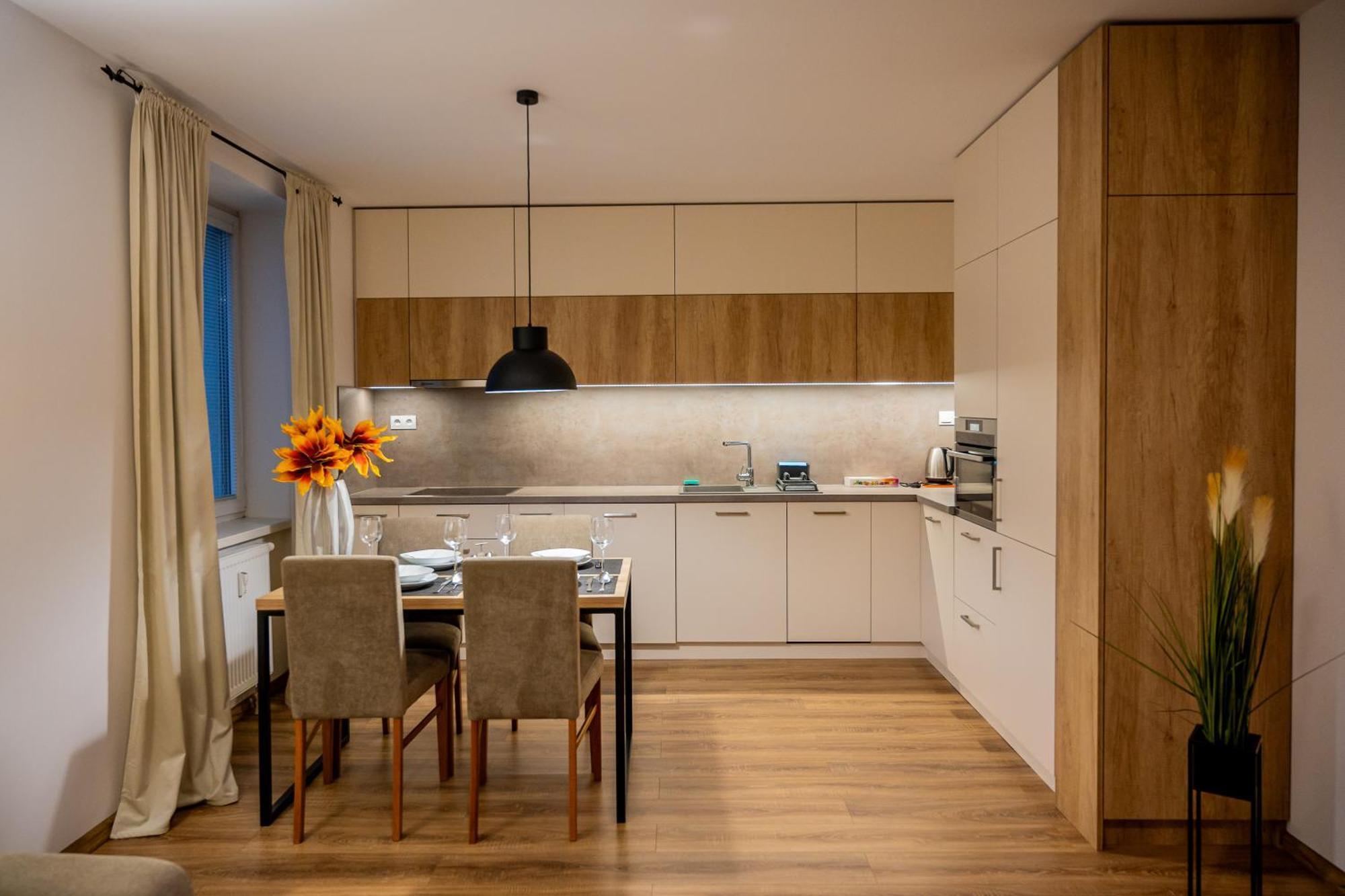 Old Town City Center Apartment 1 - Private Parking Included Kosice Bagian luar foto
