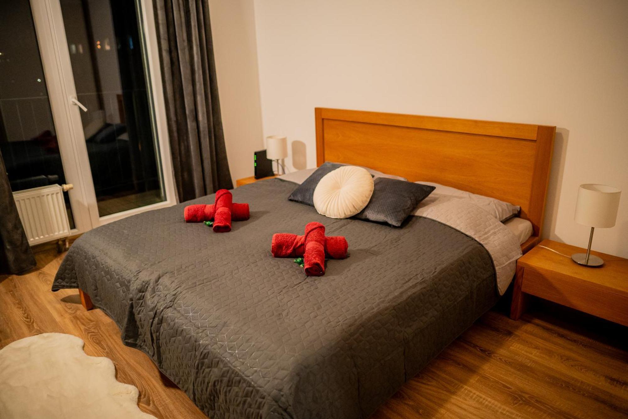 Old Town City Center Apartment 1 - Private Parking Included Kosice Bagian luar foto
