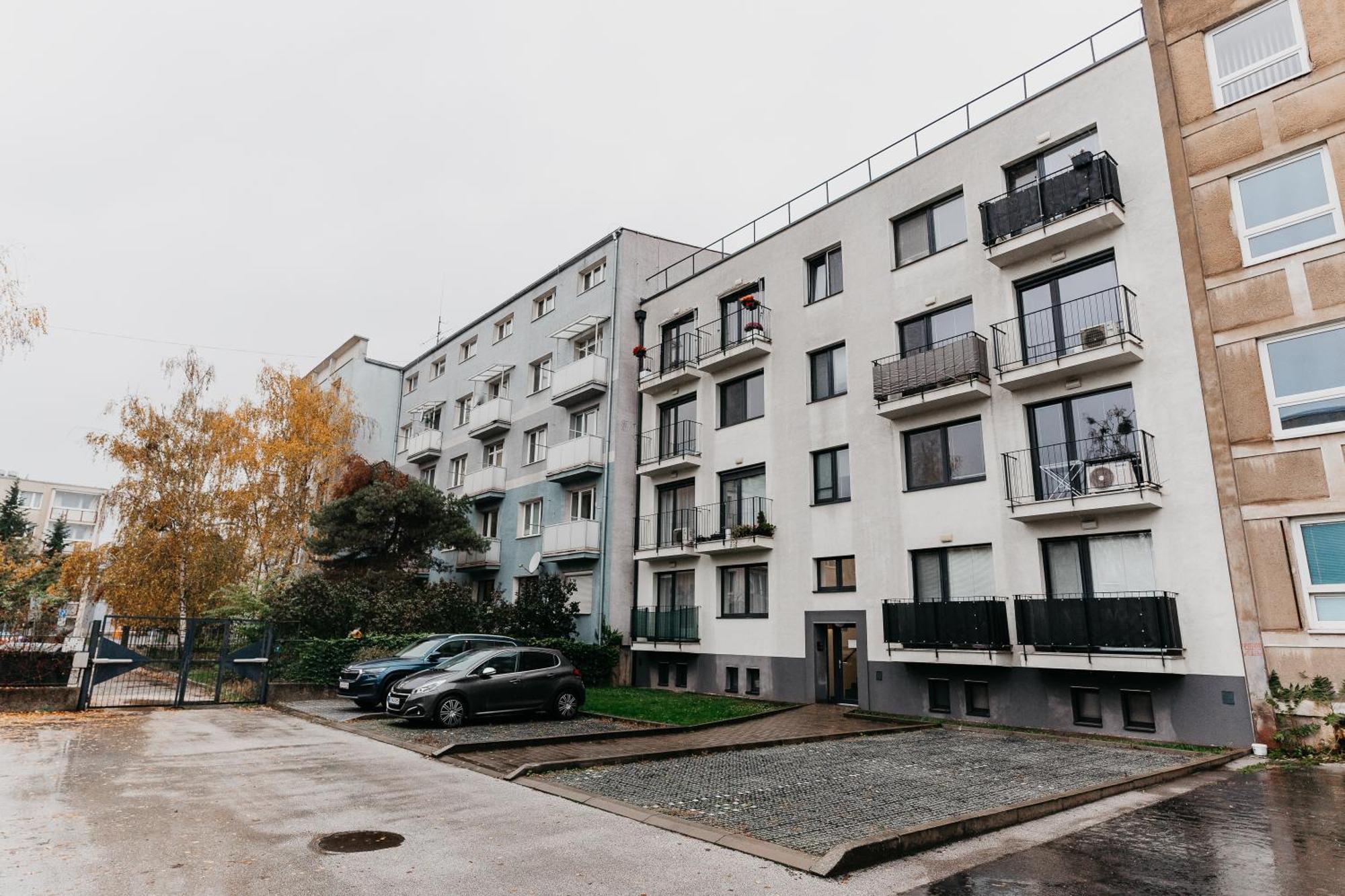 Old Town City Center Apartment 1 - Private Parking Included Kosice Bagian luar foto